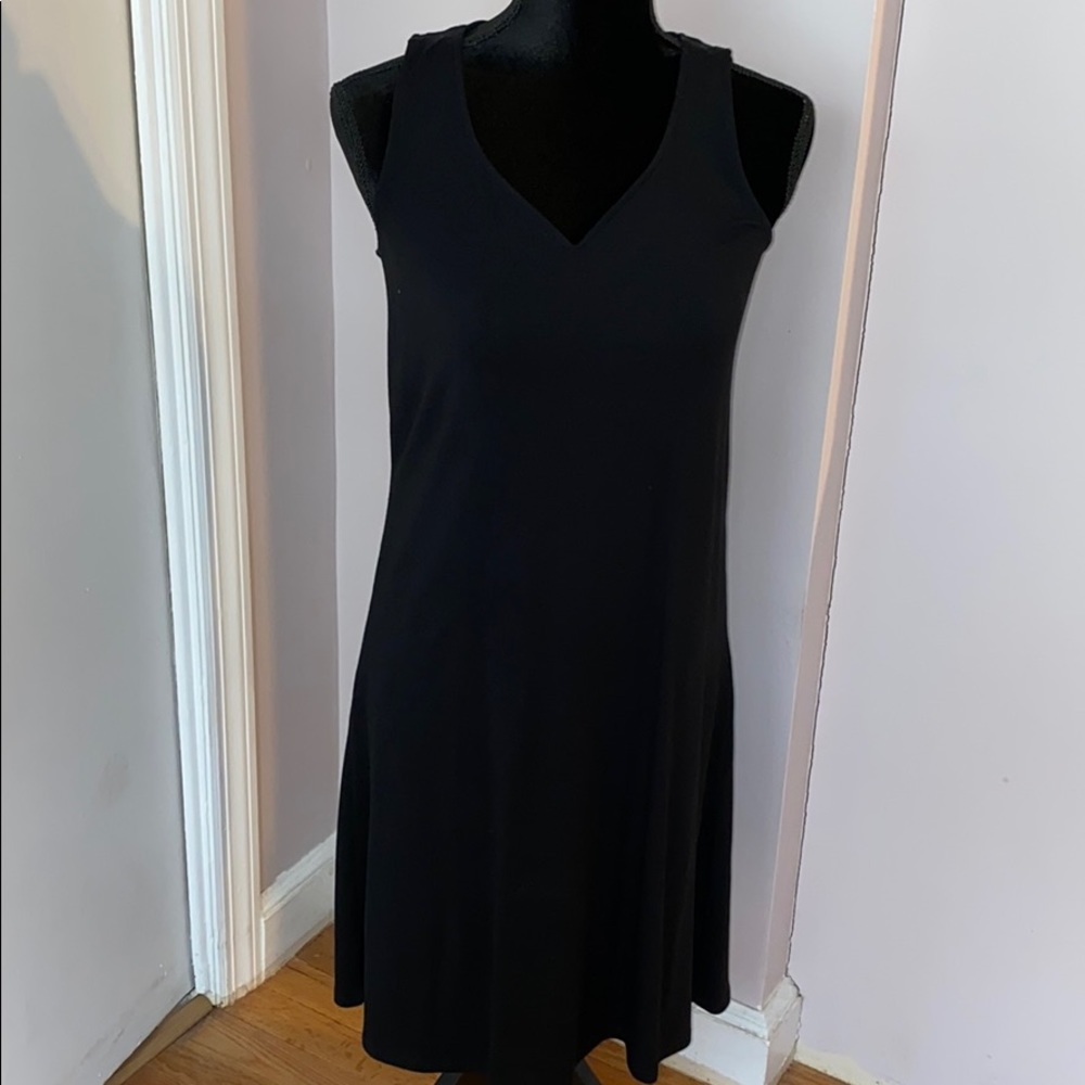 Sleeveless V-neck black dress